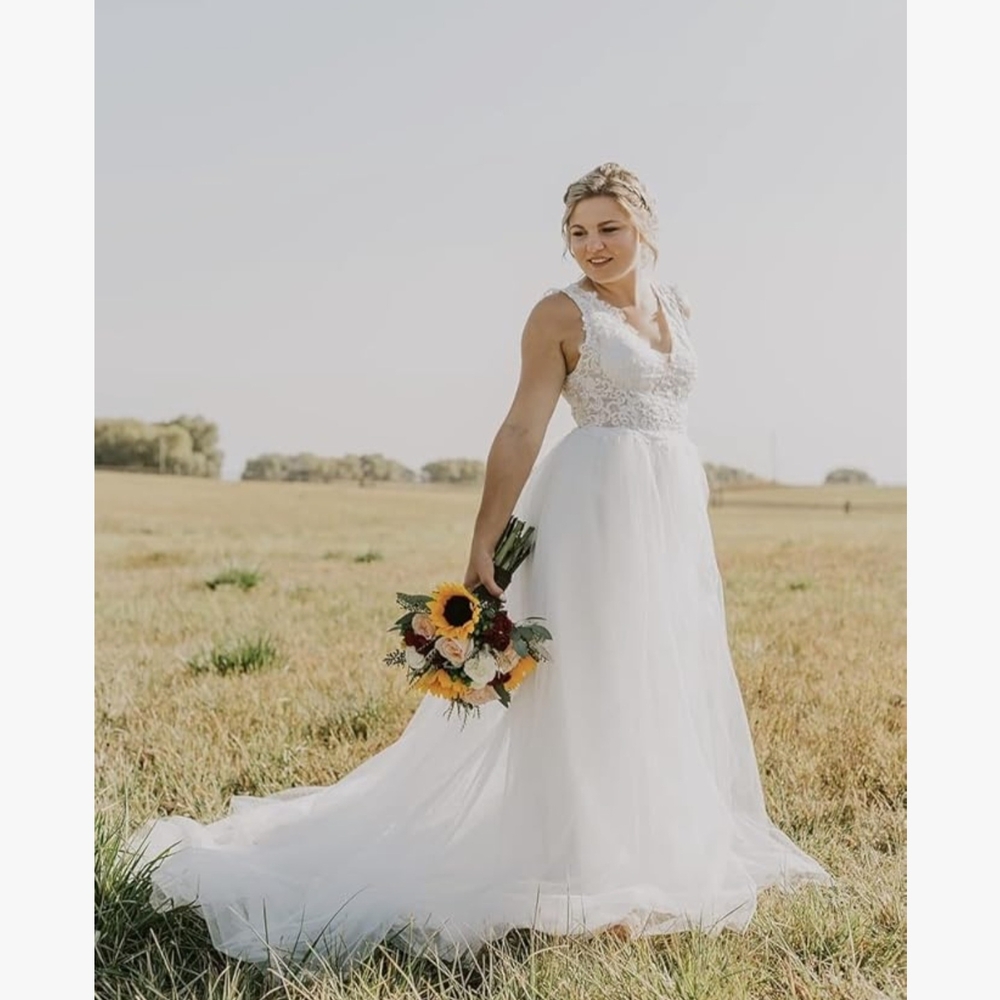 Elegant White Lace Wedding Dress - Only Tried On Once